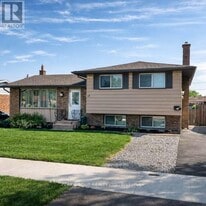 13 Macoomb Dr in Welland, ON - Building Photo