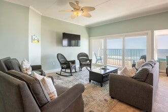 222 Carolina Beach Ave N in Carolina Beach, NC - Building Photo - Building Photo