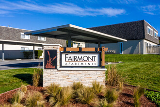 Fairmont Apartments in Pacifica, CA - Foto de edificio - Building Photo