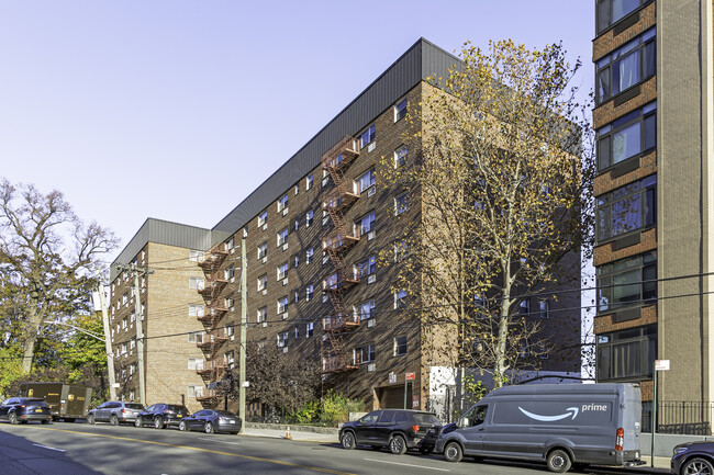 3240 Riverdale Ave in Bronx, NY - Foto de edificio - Building Photo