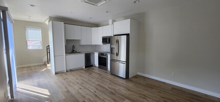 5077 Pickford St in Los Angeles, CA - Building Photo - Building Photo