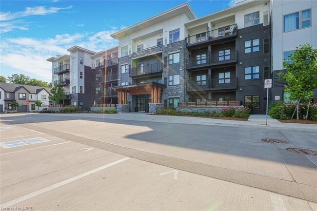 110-110 Fergus Ave in Kitchener, ON - Building Photo - Building Photo