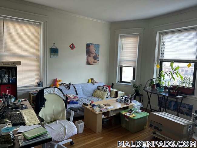 17-19 Washington St., Unit 311 in Malden, MA - Foto de edificio - Building Photo