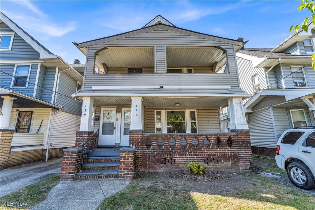 414 E 147th St in Cleveland, OH - Building Photo