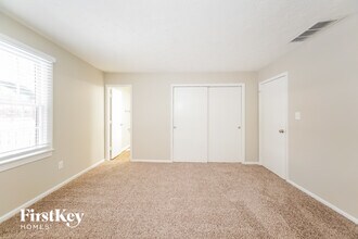 825 Country Ln in Indianapolis, IN - Building Photo - Building Photo