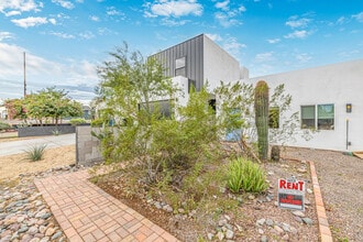 4516 N 8th Pl in Phoenix, AZ - Foto de edificio - Building Photo