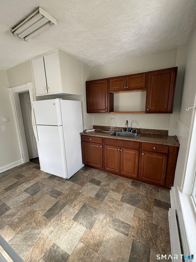 55 Beaver Brook Rd in Danbury, CT - Building Photo - Building Photo