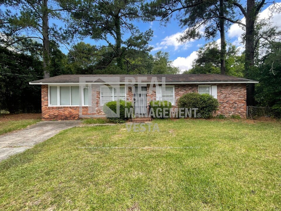 2410 Dapleton Dr in Macon, GA - Building Photo