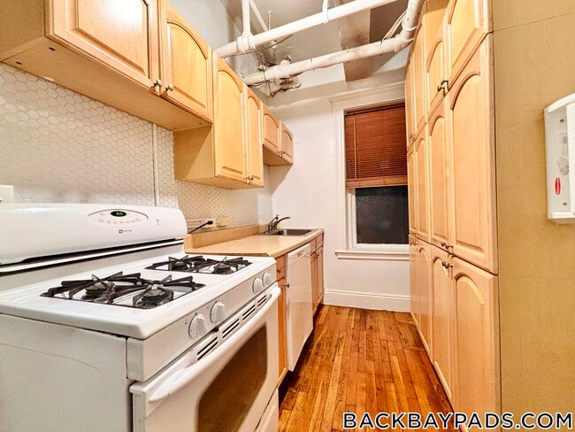 6 Marlborough St in Boston, MA - Building Photo - Building Photo