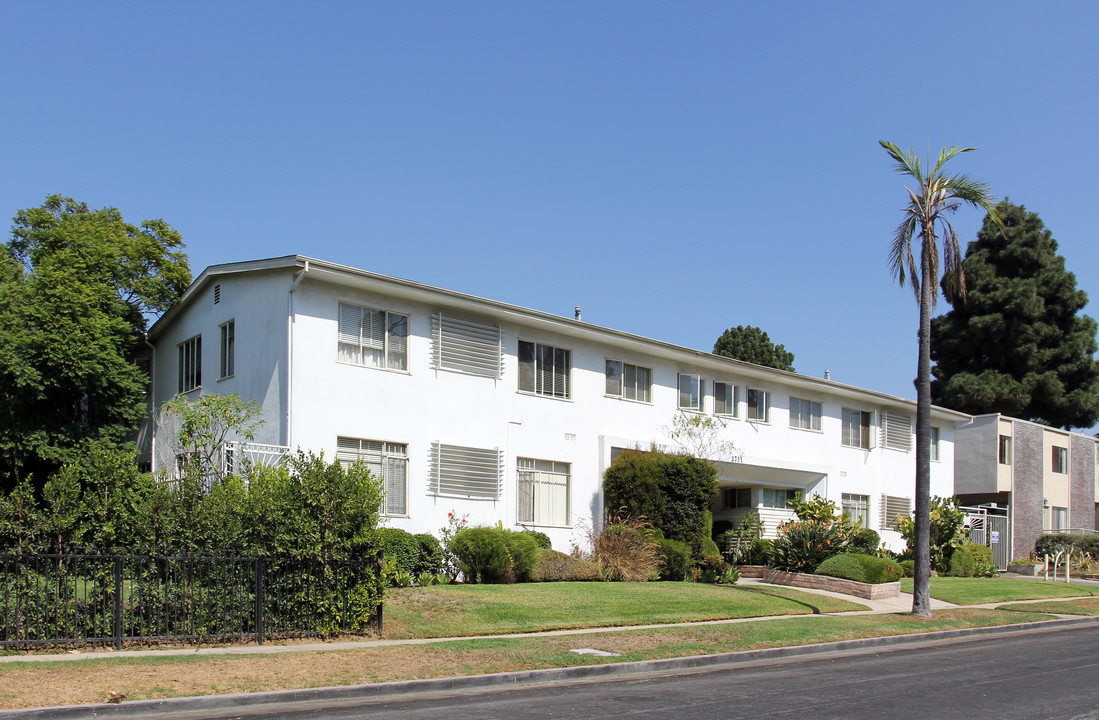 3731 W 27th St in Los Angeles, CA - Building Photo