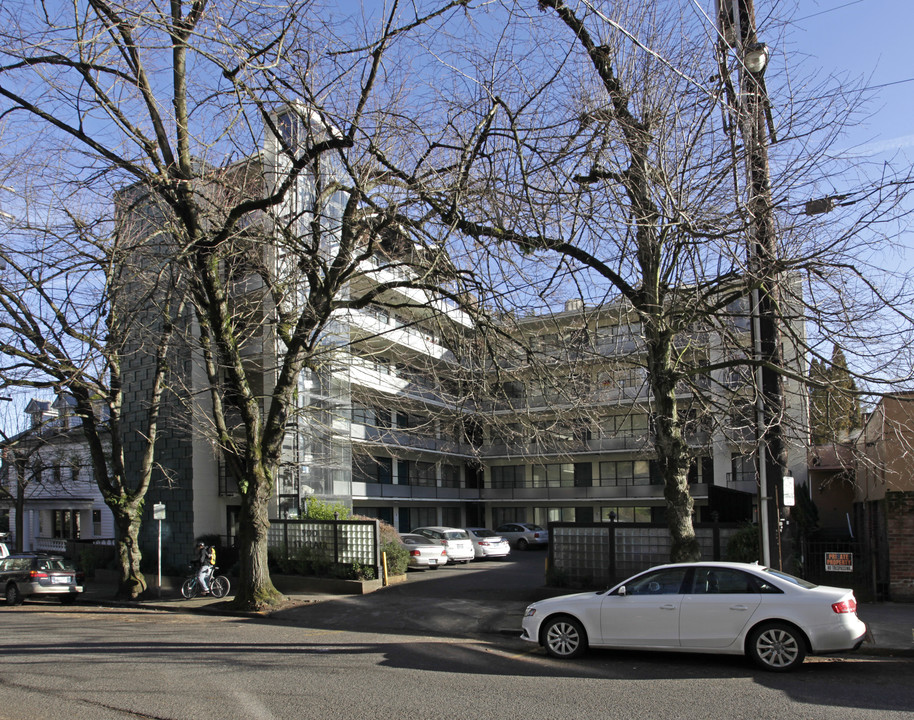 900 St.Clair in Portland, OR - Building Photo