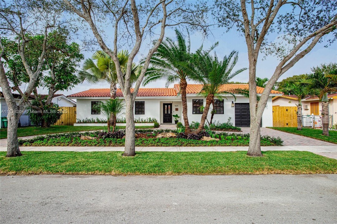 9371 SW 62nd St in Miami, FL - Building Photo