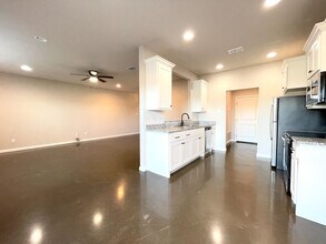 100 W Windmill Way in Robinson, TX - Foto de edificio - Building Photo