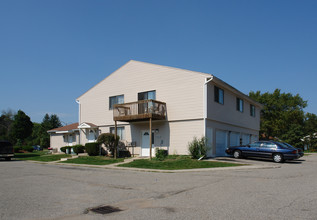 Brookshires Townhomes in Lansing, MI - Building Photo - Building Photo