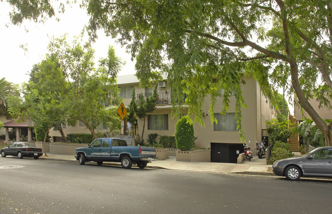 1251 N Fuller Ave in Los Angeles, CA - Foto de edificio - Building Photo