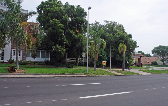 211 4th Ave N in St. Petersburg, FL - Building Photo - Building Photo