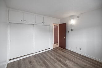 Dale Terrace in Buena Park, CA - Foto de edificio - Interior Photo