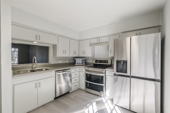 property at 817 S Ripple Creek Dr