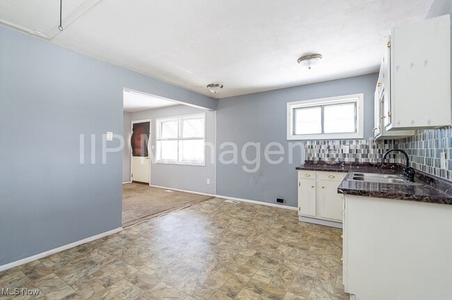 537 Northfield Rd in Bedford, OH - Building Photo - Building Photo