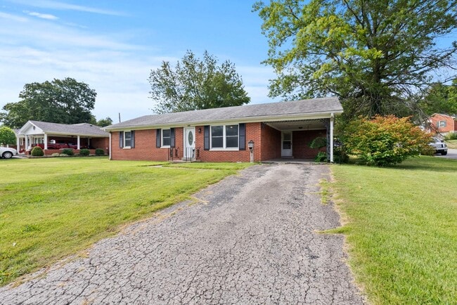 610 Greenbriar Dr in Harrodsburg, KY - Building Photo - Building Photo