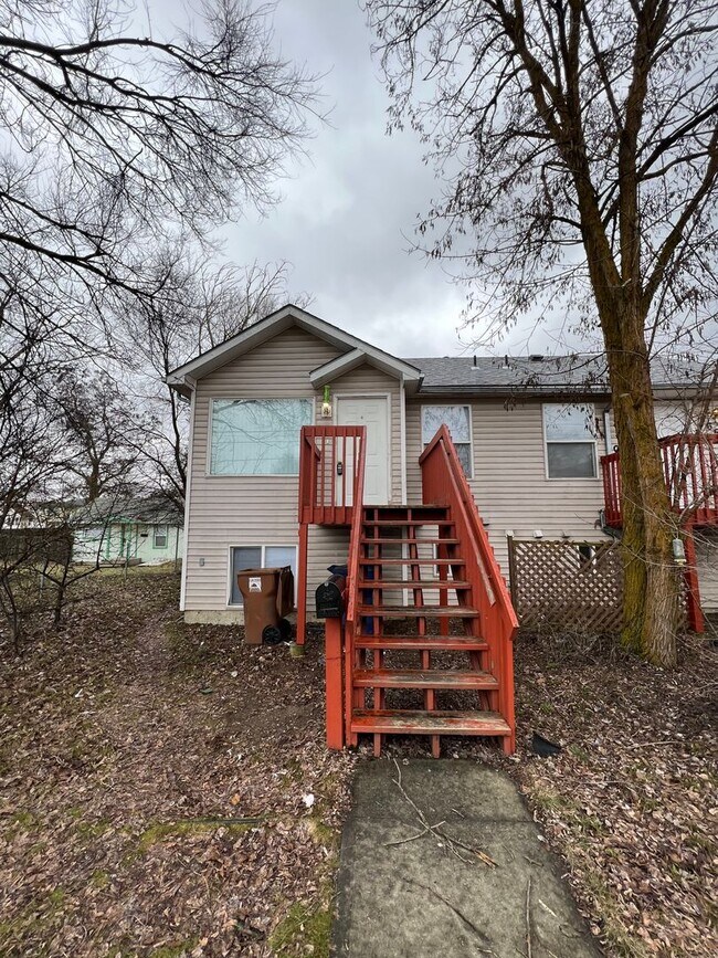 property at 1658 E Rowan Ave