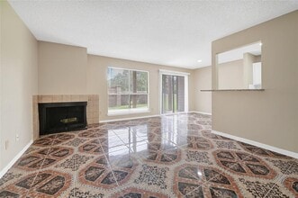 8409 Sands Point Dr in Houston, TX - Foto de edificio - Building Photo