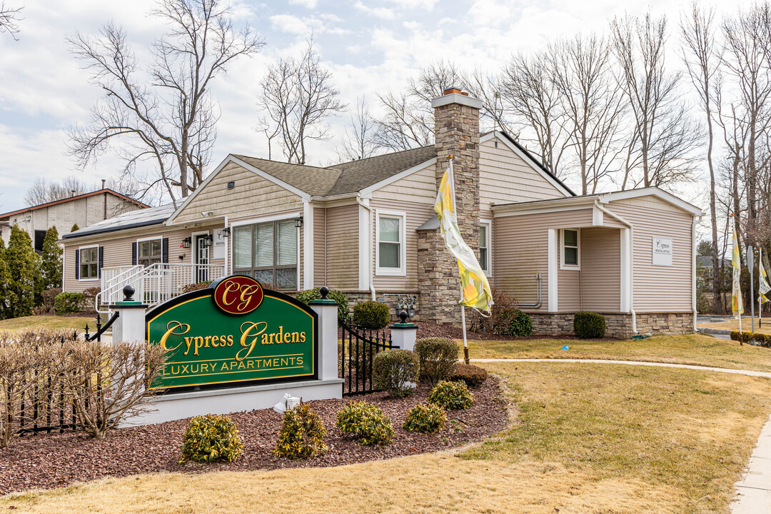 Cypress Gardens in Trenton, NJ - Foto de edificio