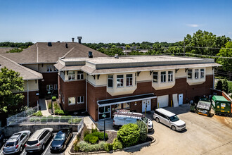 Claridge Court in Prairie Village, KS - Building Photo - Building Photo