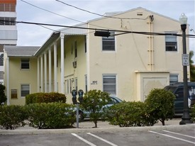 8017 Harding Ave in Miami Beach, FL - Building Photo