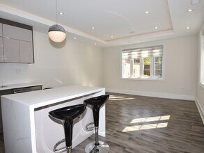 8 Fraserton Cres in Toronto, ON - Building Photo - Building Photo