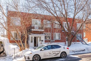 50 Léo-Lacombe Av in Laval, QC - Building Photo