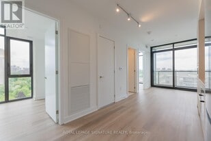 86 Dundas St E in Mississauga, ON - Building Photo