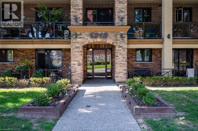 1212 Fennell Ave E in Hamilton, ON - Building Photo - Building Photo