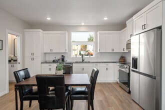 2824 Crater Ln in Newberg, OR - Building Photo - Building Photo
