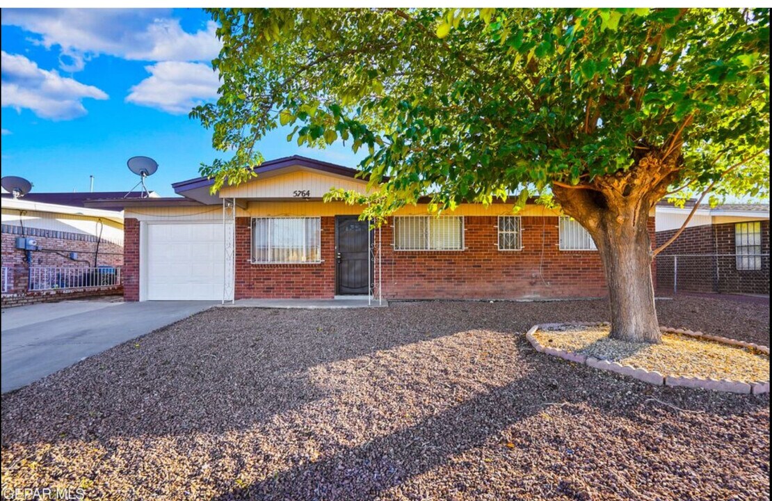 5764 Sweetwater Dr in El Paso, TX - Foto de edificio