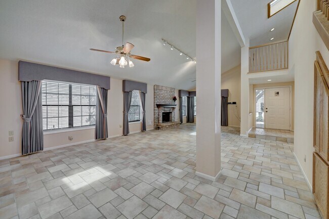 12811 Ashford Hills Dr in Houston, TX - Building Photo - Building Photo