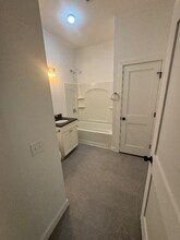 34 Harrington Ave in Shrewsbury, MA - Foto de edificio - Building Photo