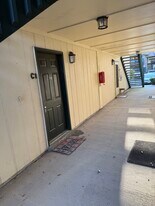 2299 Scenic Hwy, Unit C1 in Pensacola, FL - Building Photo