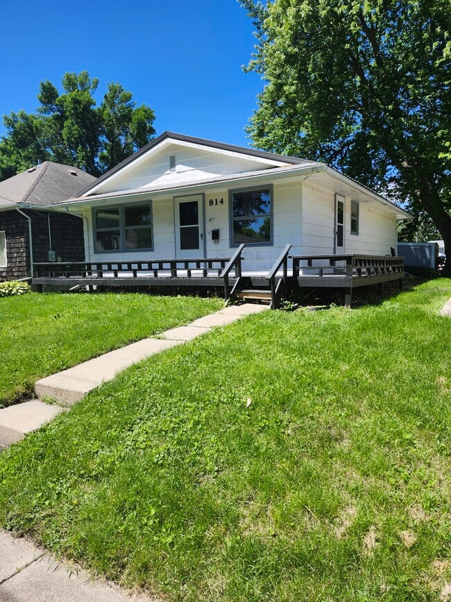 814 S 1st Ave in Albert Lea, MN - Building Photo - Building Photo