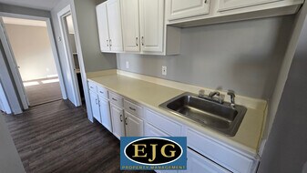 26 Ledge St in Nashua, NH - Building Photo