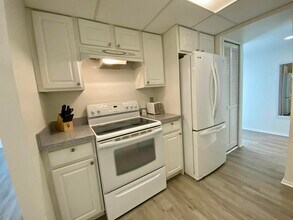 18220 University Park Dr in Livonia, MI - Building Photo - Building Photo