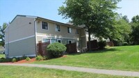 360.5 Tokeneke Rd in Holyoke, MA - Building Photo - Building Photo