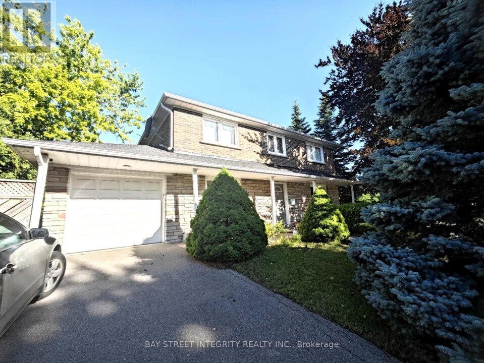 40 Deerford Rd in Toronto, ON - Building Photo