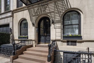 529 E 87th St in New York, NY - Foto de edificio - Building Photo
