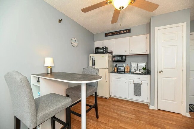 32 Ashworth Ave in Hampton, NH - Building Photo - Building Photo