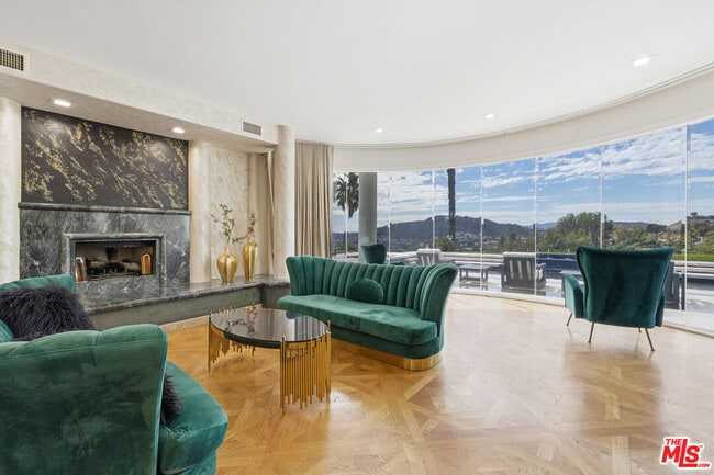 24366 La Masina Ct in Calabasas, CA - Building Photo - Building Photo