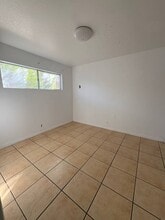 535 Texas St NE, Unit A in Albuquerque, NM - Foto de edificio - Building Photo