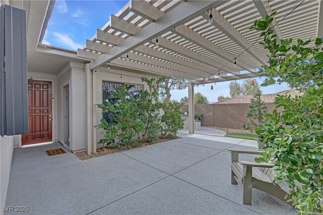 property at 6 Gladewater Dr
