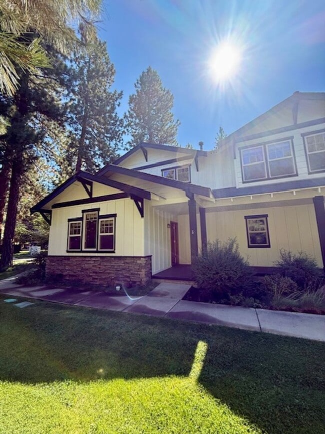property at 1399 NW Fort Clatsop St