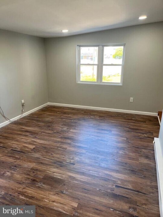 329 Birch Ave in Horsham, PA - Building Photo